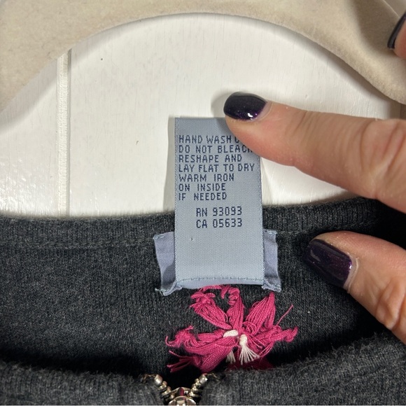 Cambridge Dry Goods Gray Floral Embroidered Zip Front Sweater Large - Picture 6 of 6
